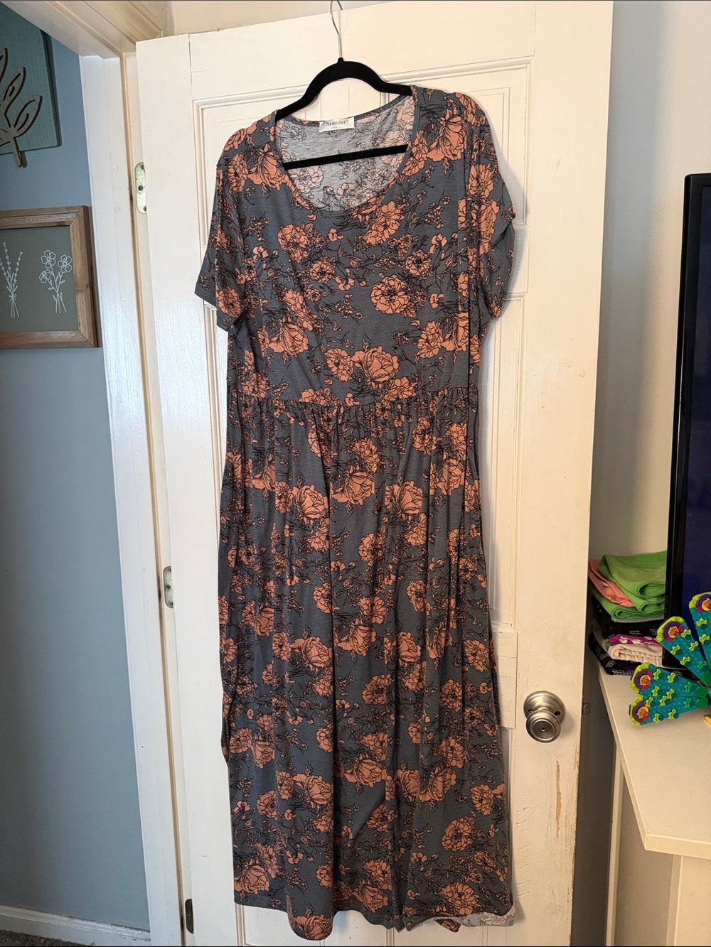 Floral Short-Sleeve Gray Maxi Dress with Peach Blooms